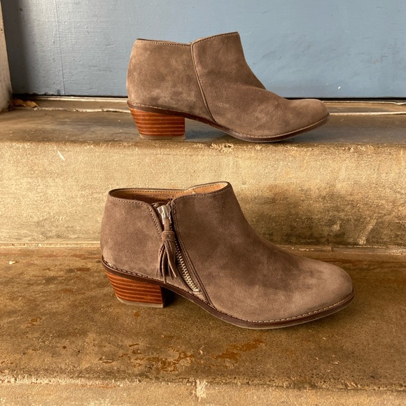 Vionic Womens Taupe Ankle Boots - Picture 4 of 7